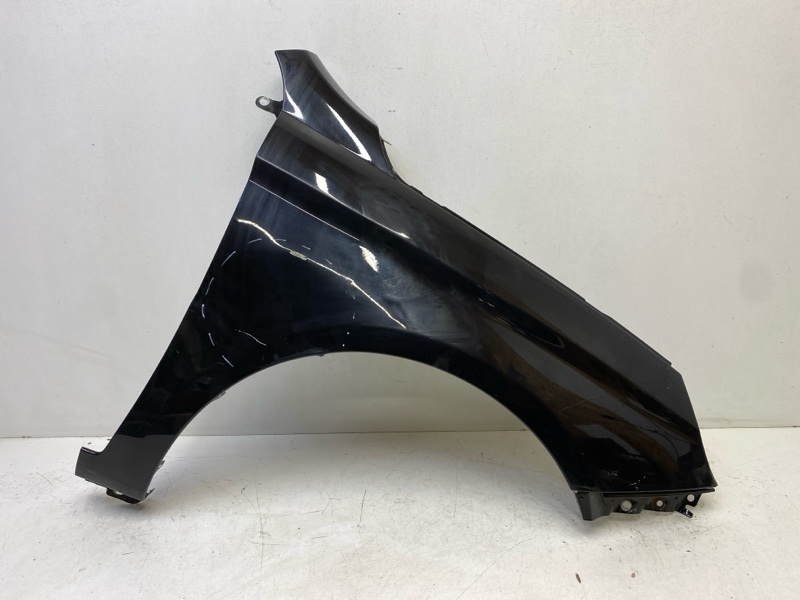 Крыло переднее правое