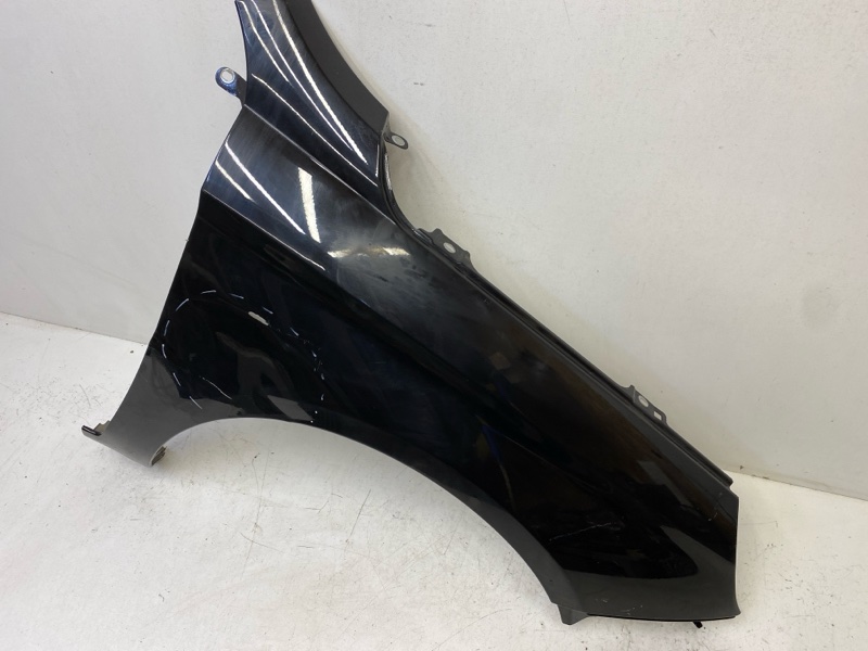 Крыло переднее правое