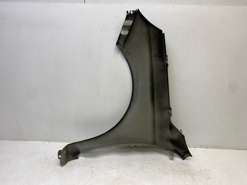 Крыло переднее правое