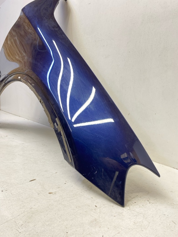 Крыло переднее правое