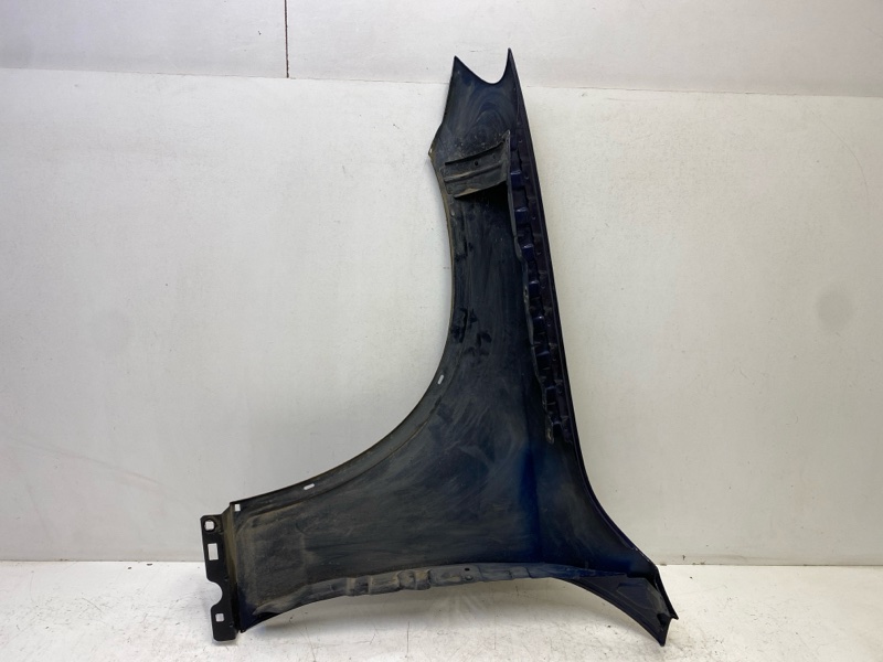 Крыло переднее правое