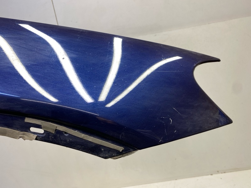 Крыло переднее правое