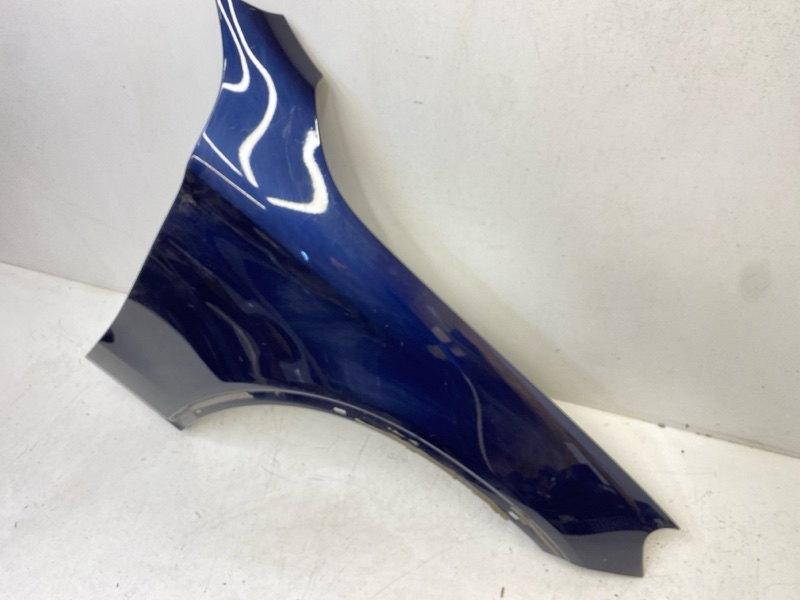 Крыло переднее правое