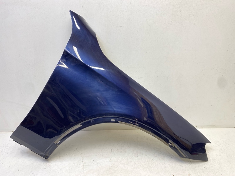 Крыло переднее правое