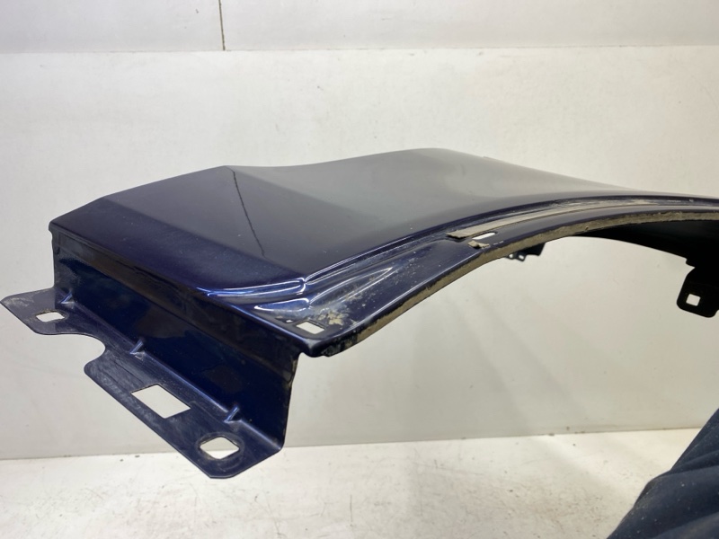 Крыло переднее правое