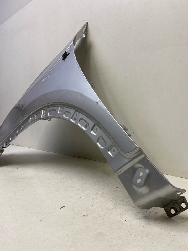 Крыло переднее левое