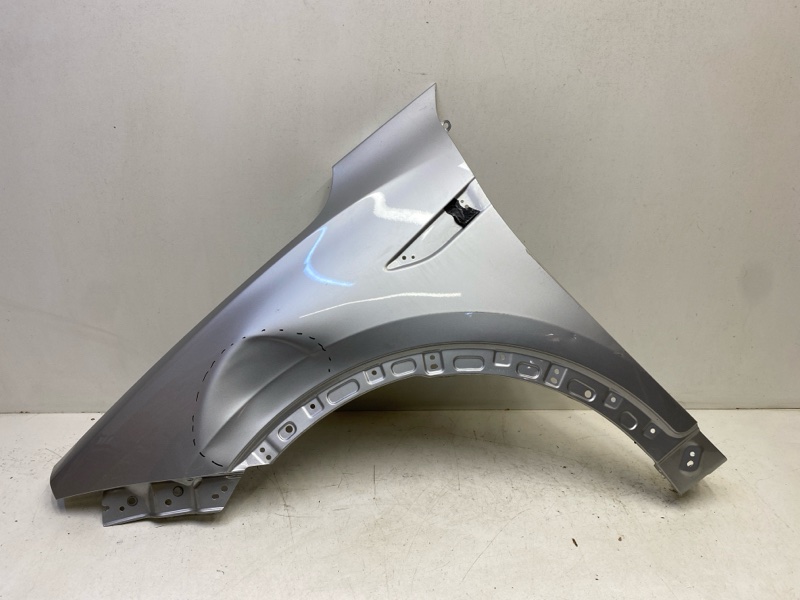 Крыло переднее левое