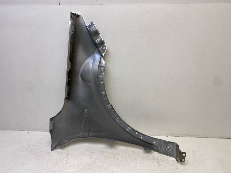 Крыло переднее левое