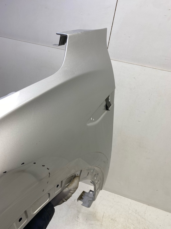 Крыло переднее левое