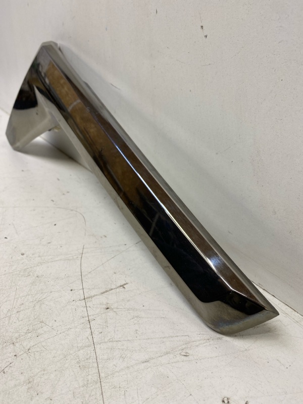 Молдинг переднего бампера левый