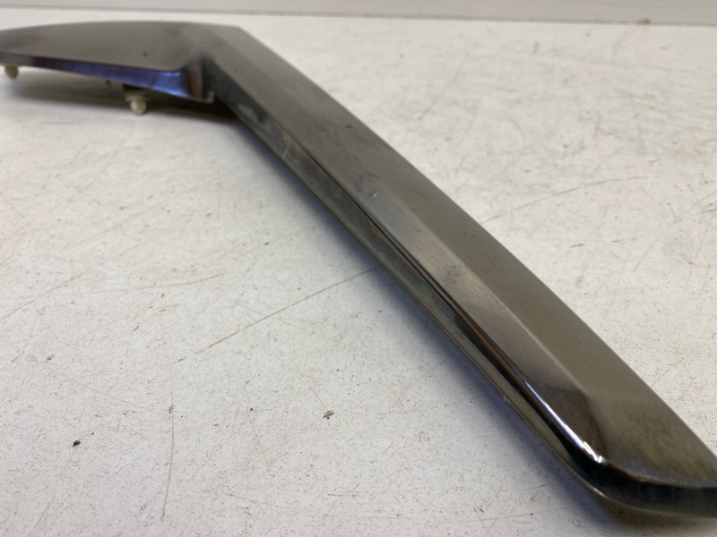 Молдинг переднего бампера левый