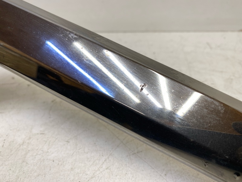 Молдинг переднего бампера левый