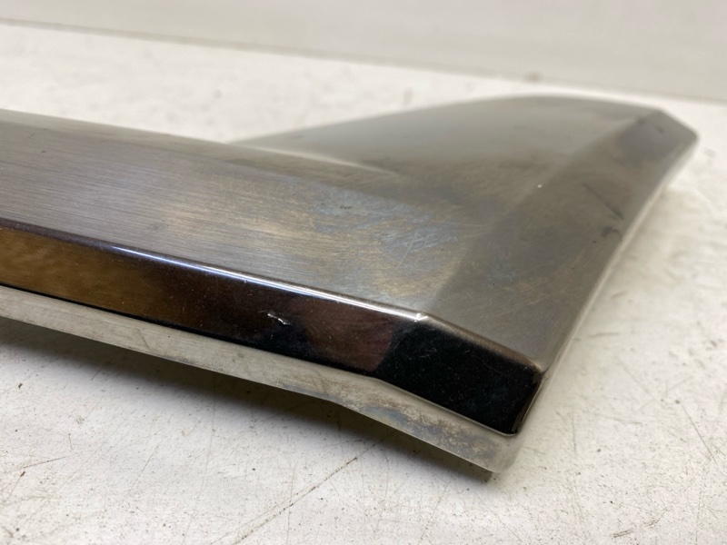 Молдинг переднего бампера левый