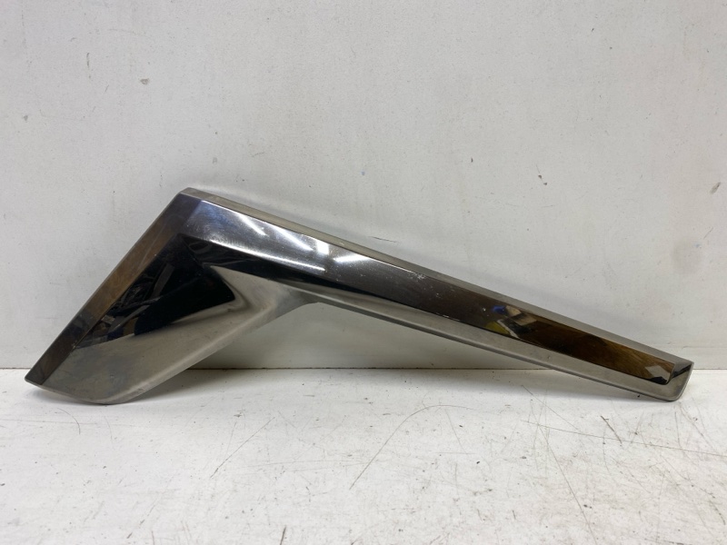 Молдинг переднего бампера левый