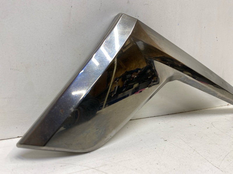 Молдинг переднего бампера левый