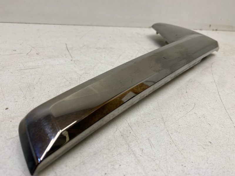 Молдинг переднего бампера левый