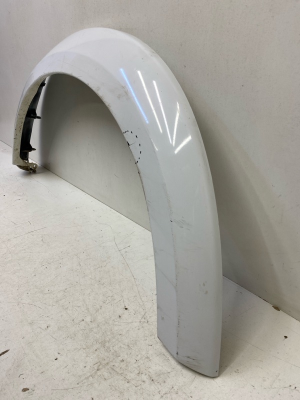 Накладка переднего крыла левого