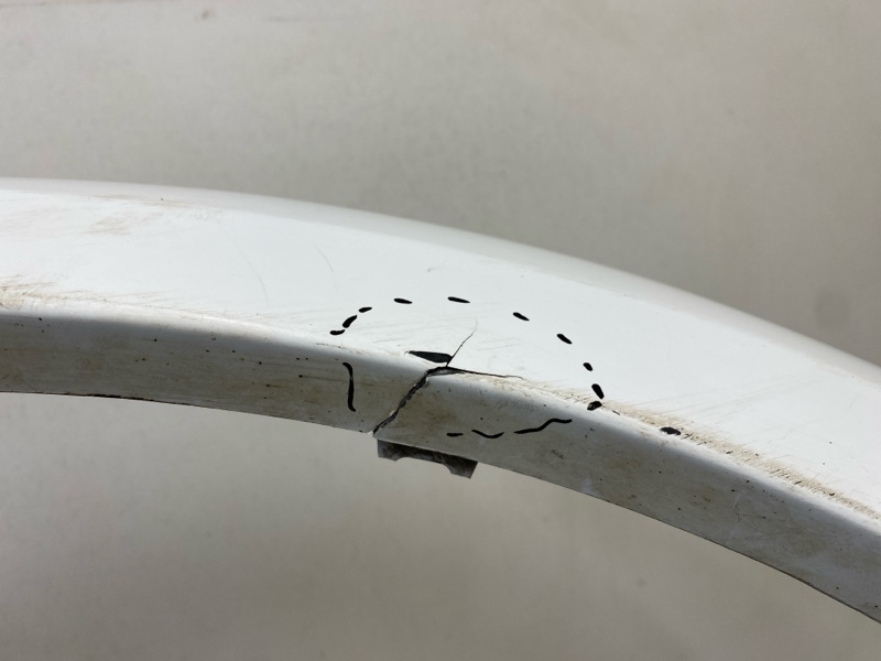 Накладка переднего крыла левого