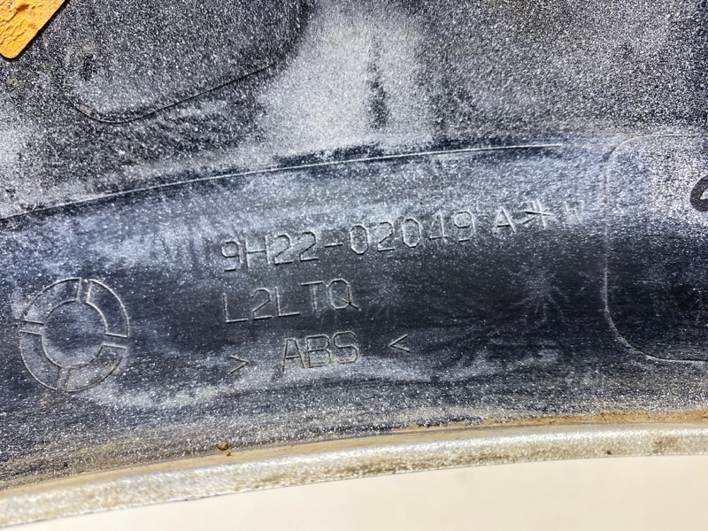 Накладка переднего крыла левого