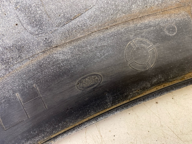 Накладка переднего крыла левого