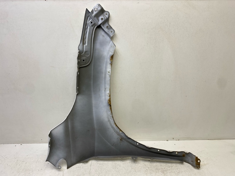 Крыло переднее левое