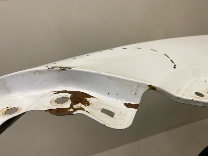 Крыло переднее левое