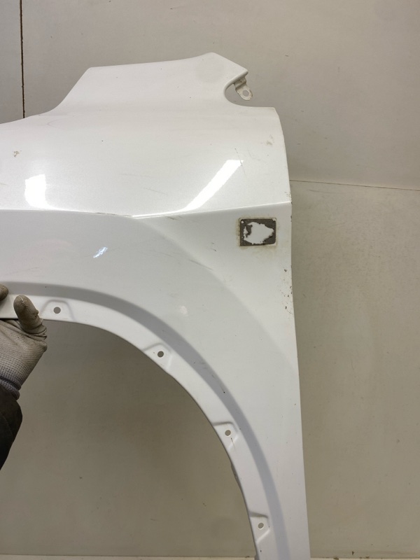 Крыло переднее левое