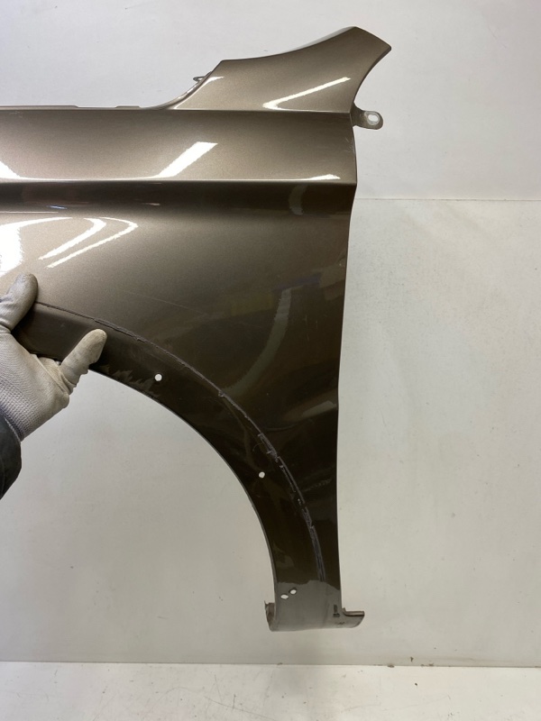 Крыло переднее левое