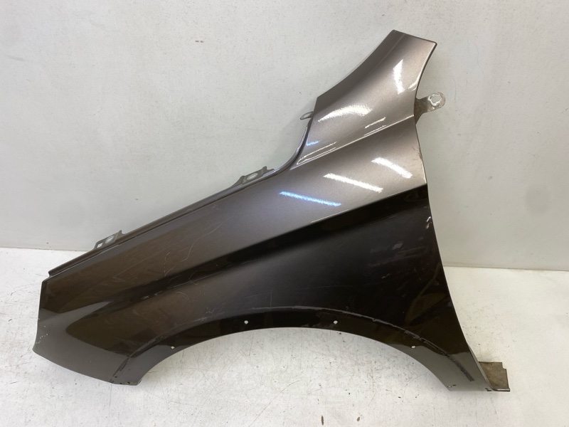 Крыло переднее левое