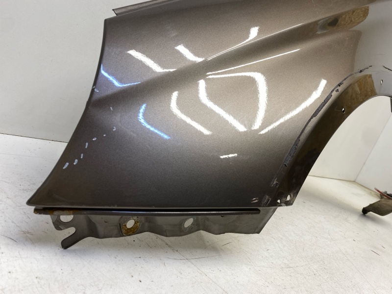 Крыло переднее левое