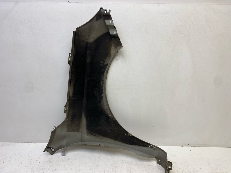 Крыло переднее левое