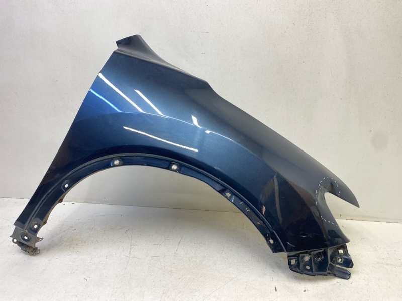 Крыло переднее правое