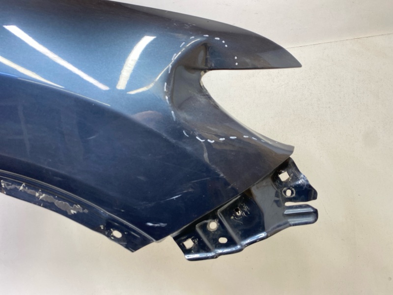 Крыло переднее правое