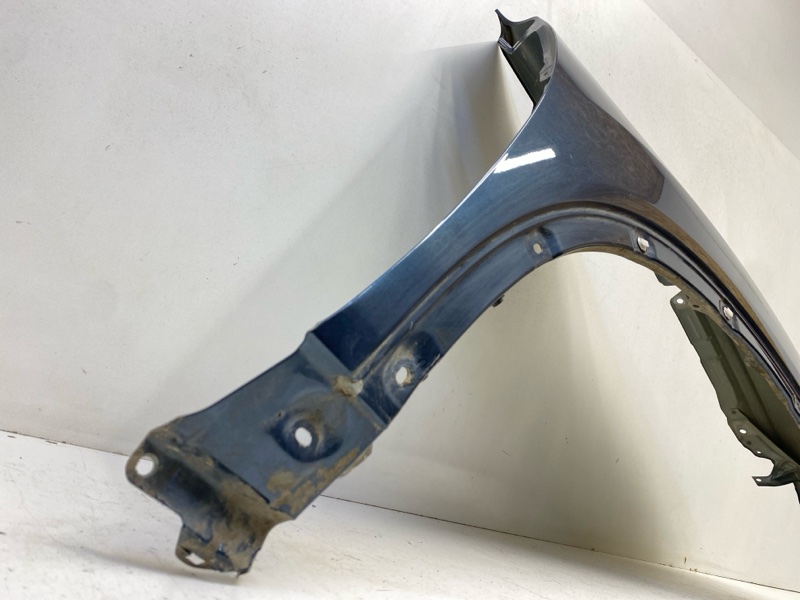 Крыло переднее правое