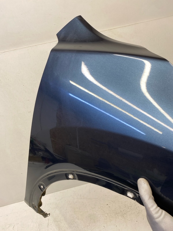 Крыло переднее правое