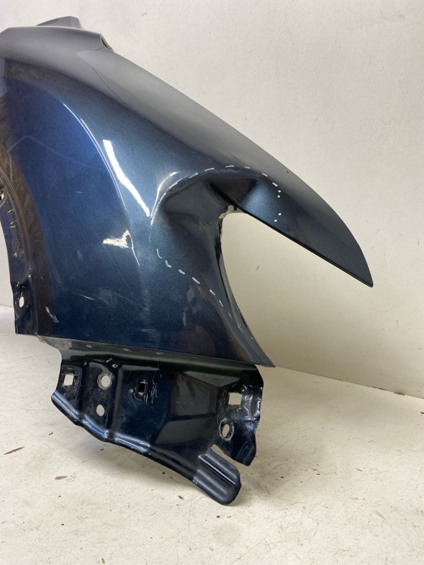 Крыло переднее правое