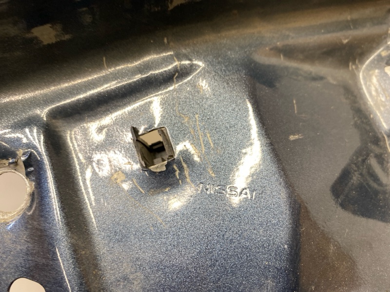 Крыло переднее правое