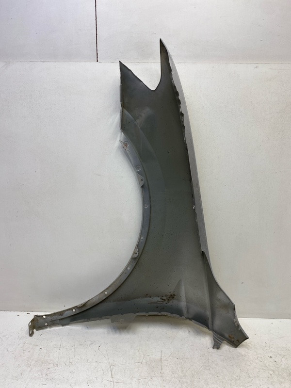 Крыло переднее правое