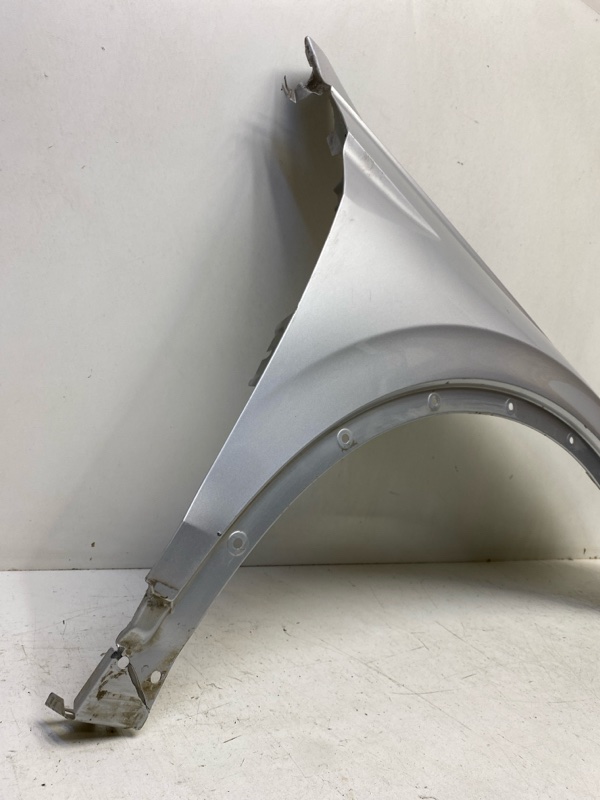 Крыло переднее правое