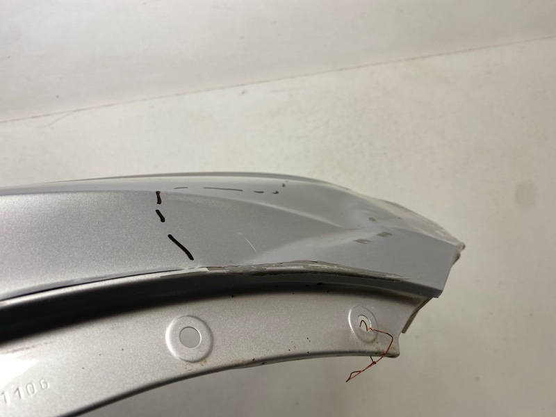 Крыло переднее правое