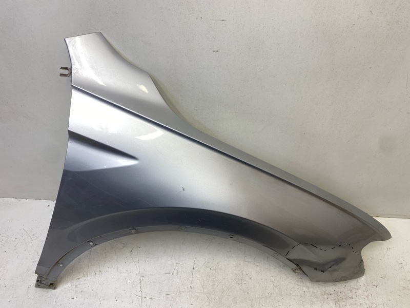 Крыло переднее правое