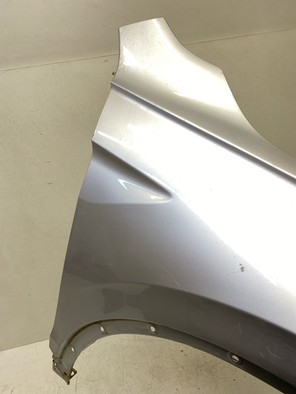 Крыло переднее правое