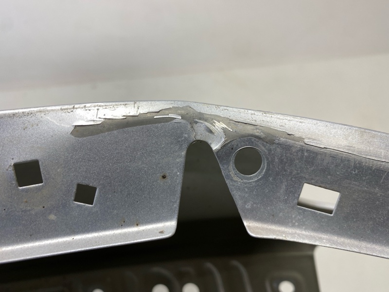 Крыло переднее правое