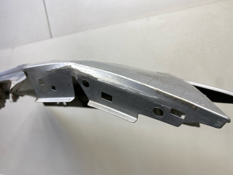 Крыло переднее правое