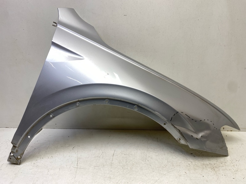 Крыло переднее правое