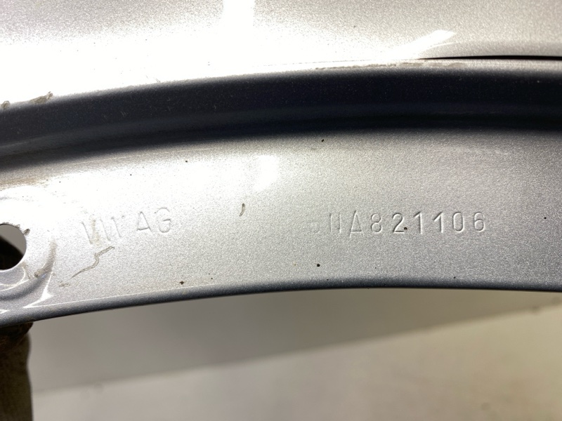 Крыло переднее правое