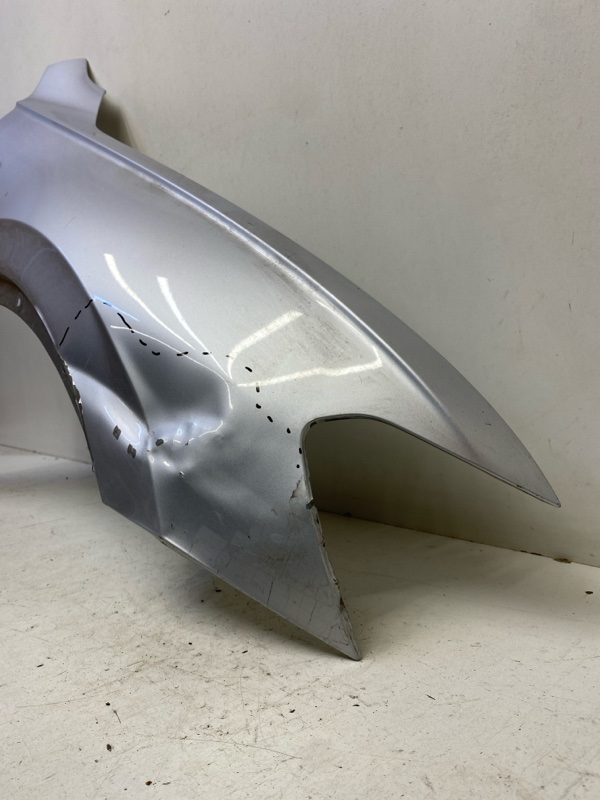 Крыло переднее правое