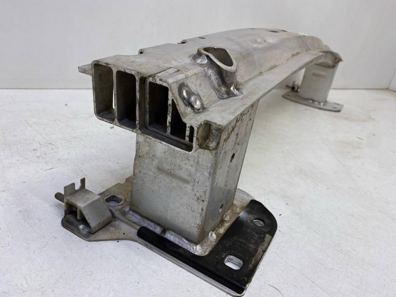 Усилитель заднего бампера