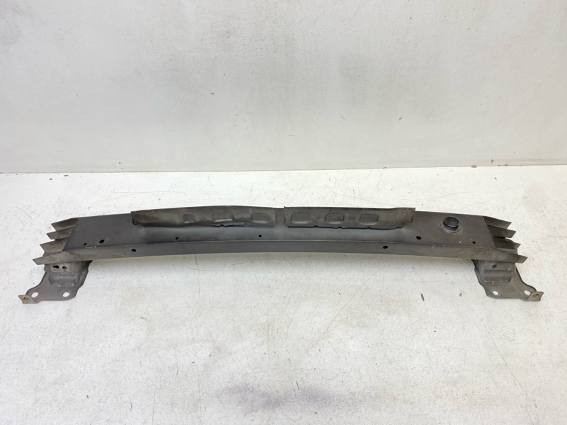 Усилитель переднего бампера