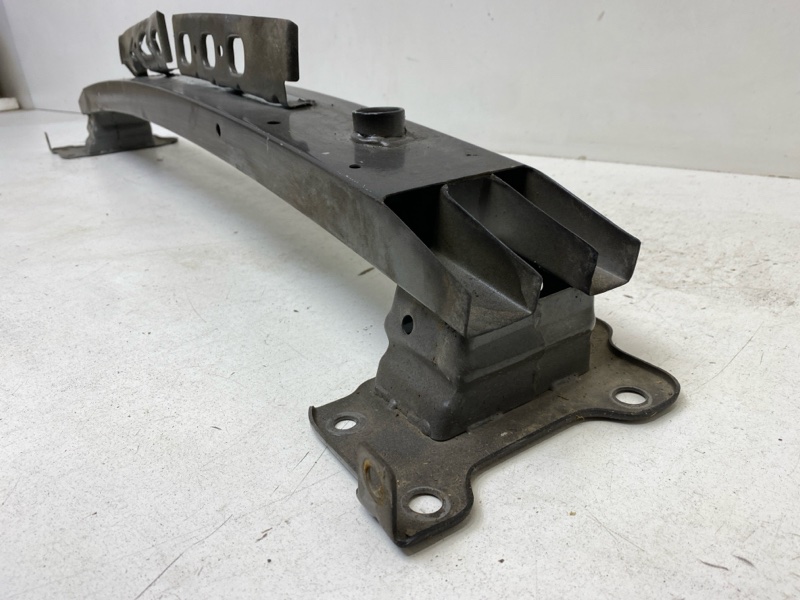 Усилитель переднего бампера